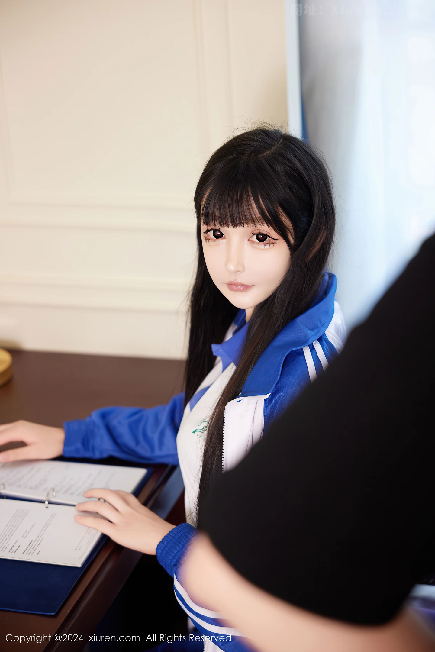 图片[4]-[XiuRen秀人网]VOL.9000 新人模特智恩baby性感学生制服露白色内衣秀丰腴身姿诱惑写真66P-秀人网官方网站